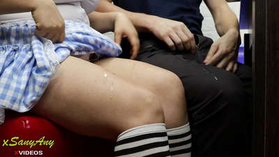 Budak sakola ngora nyentak ka sakelas dina PR-xsanyAny